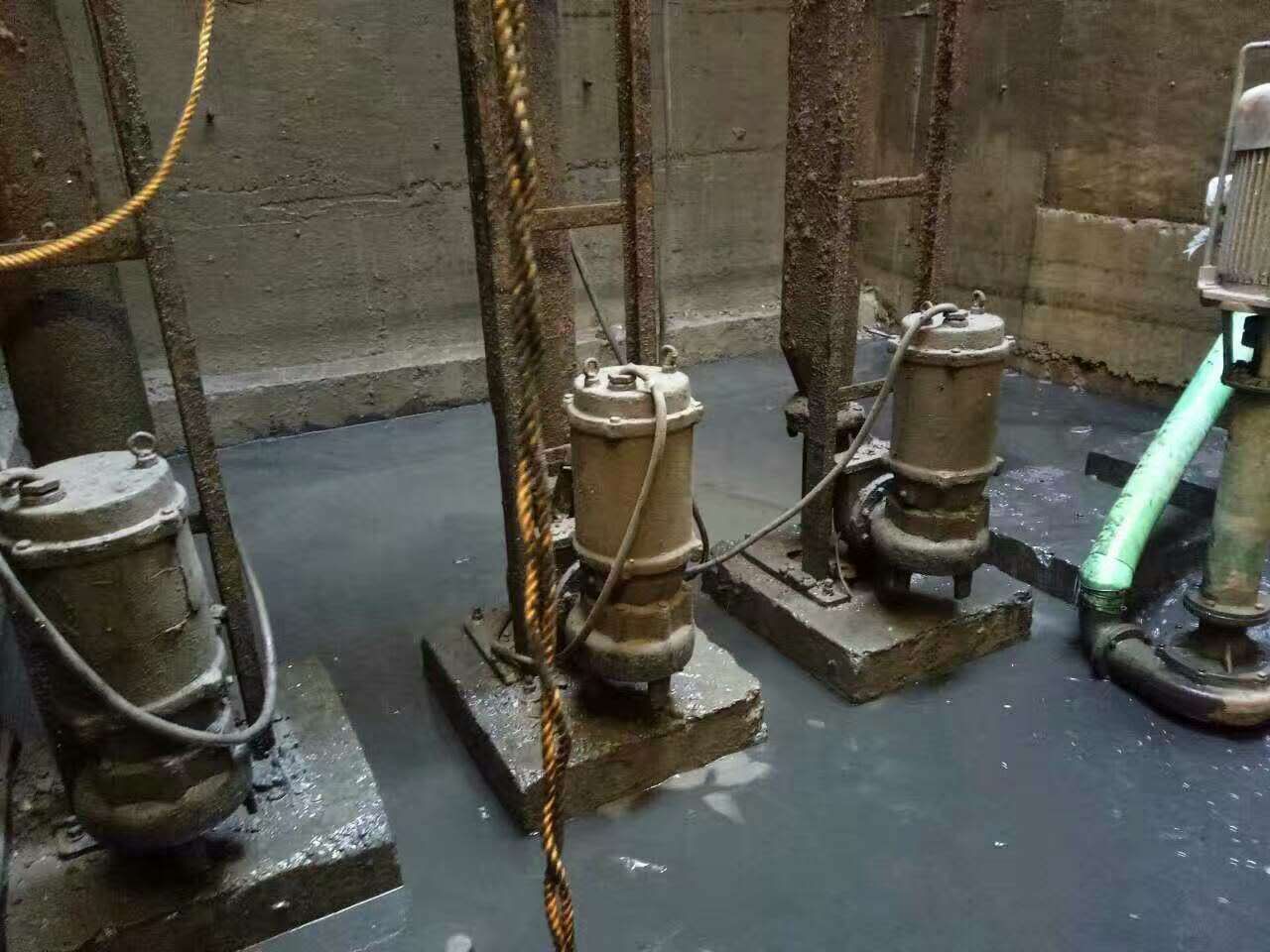 霍林郭勒污水池清理