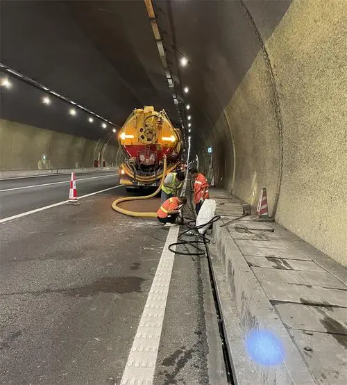 霍林郭勒隧道排水渠清淤